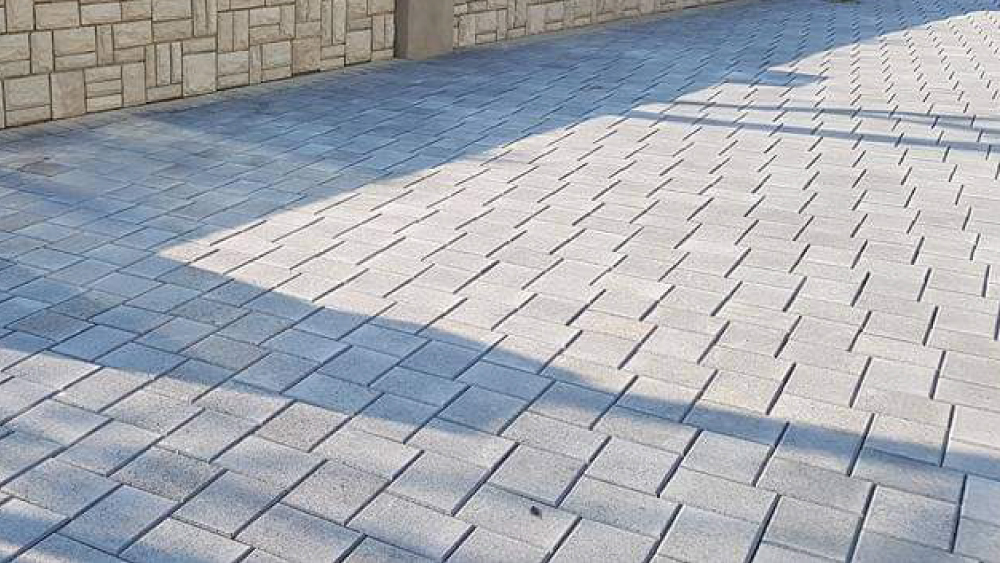Easy-Edge-Commercial-Paving-Designed-for-Traffic