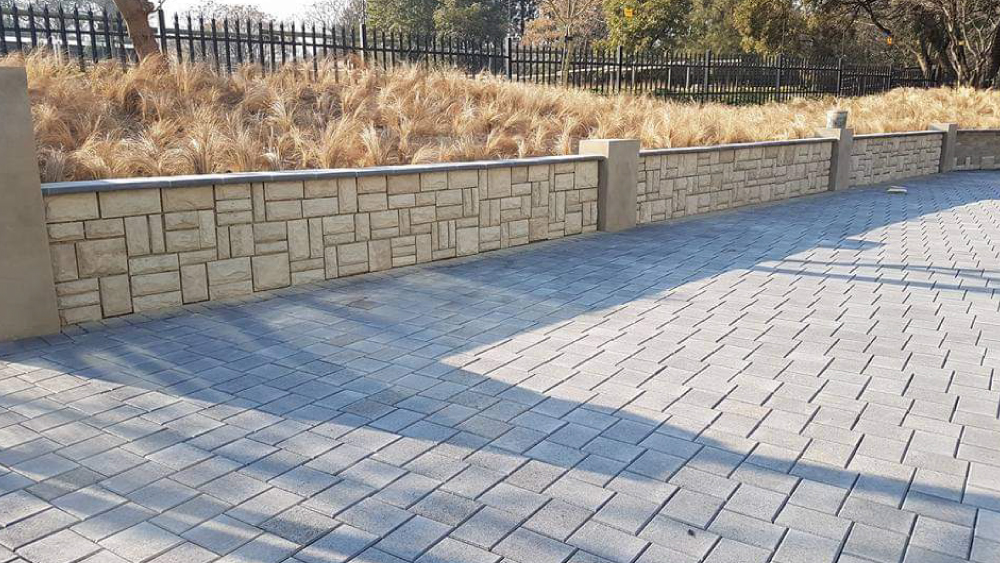 Easy-Edge-Driveway-Paving-Installation-With-Cladding-Example