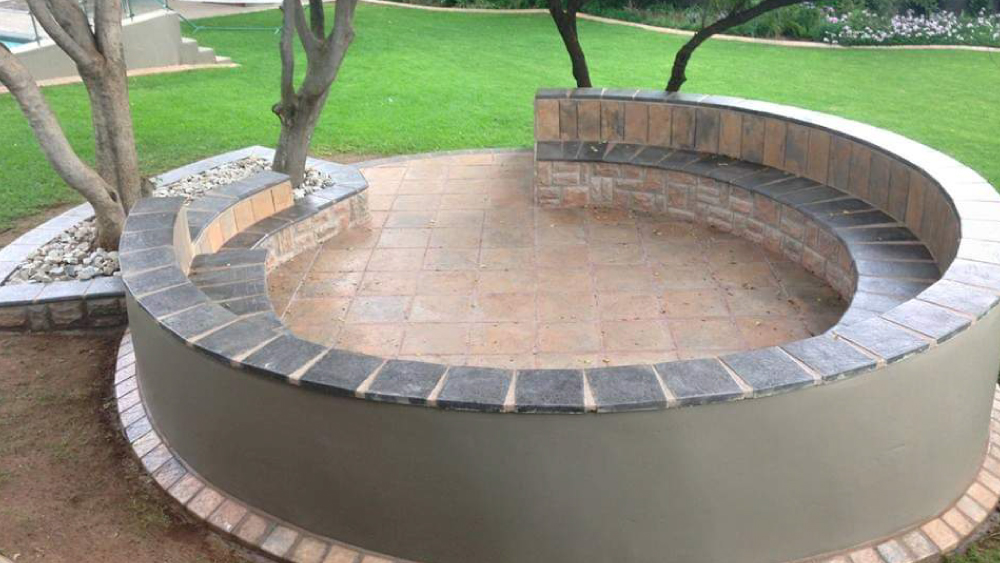Easy-Edge-Outdoor-Living-Areas-Circled-Cladded-Entertainment-Area