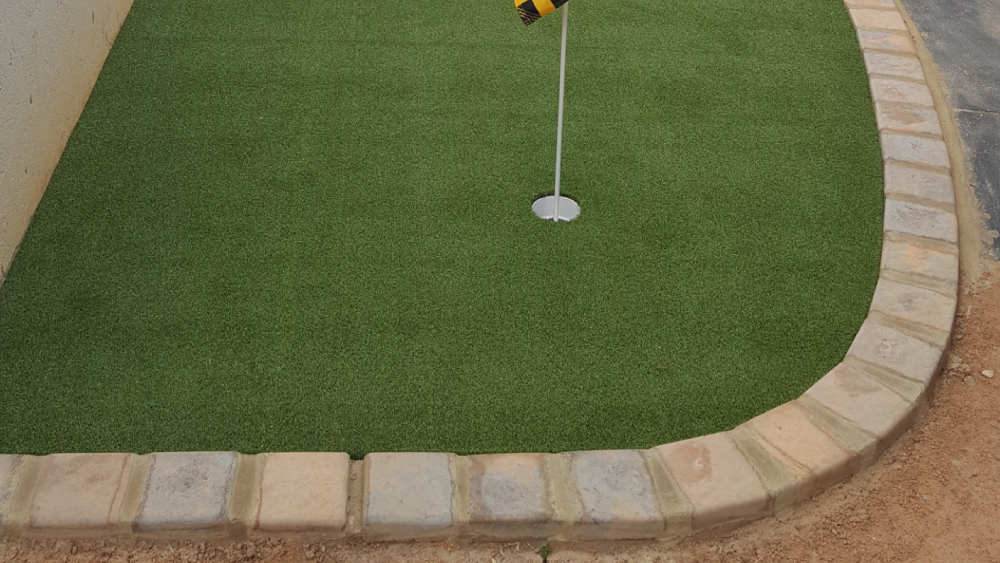 Easy-Edge-Putting-Green-with-Cladding