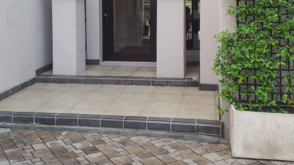 Easy-Edge-Walkway-and-Entrances-Paving-Installations-at-Front-Door