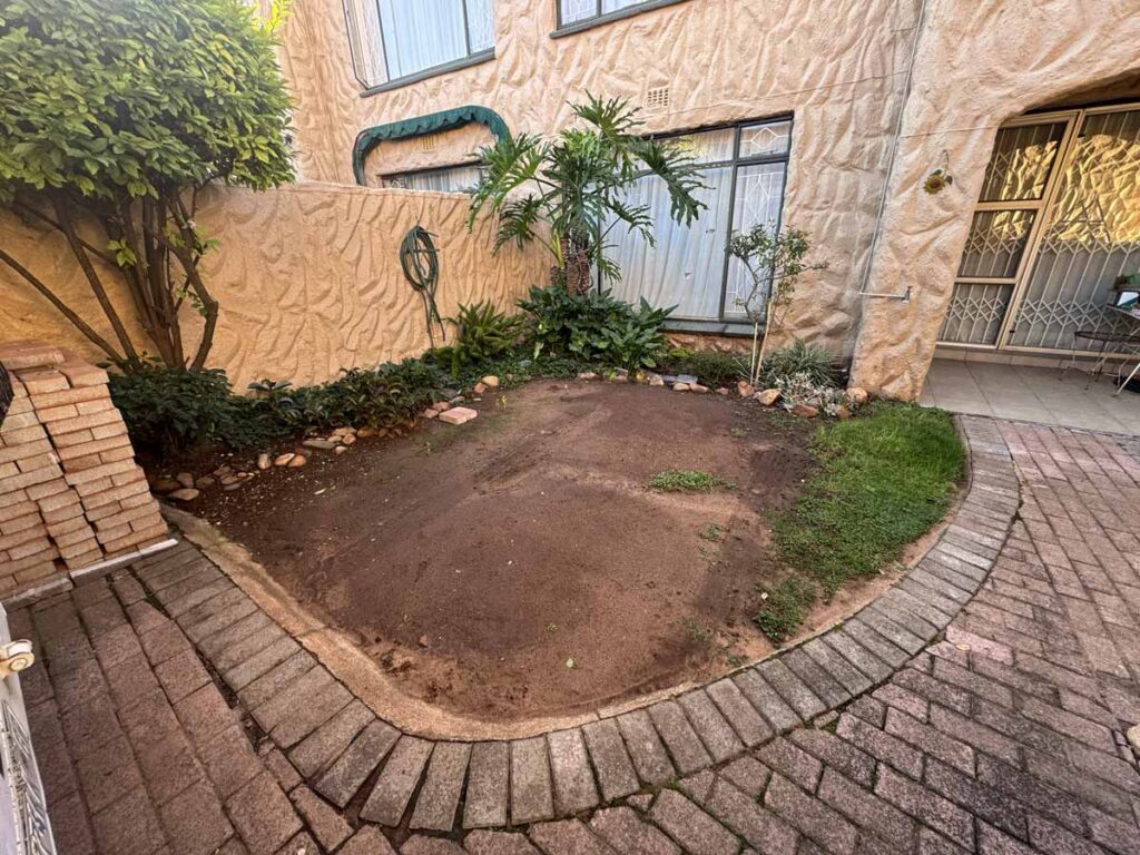 Easy Edge SA Curved Patio Paving with Cladded Stone Surrounds Before