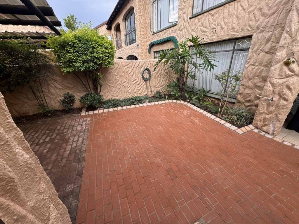 Easy Edge SA Curved Patio Paving with Cladded Stone Surrounds Project